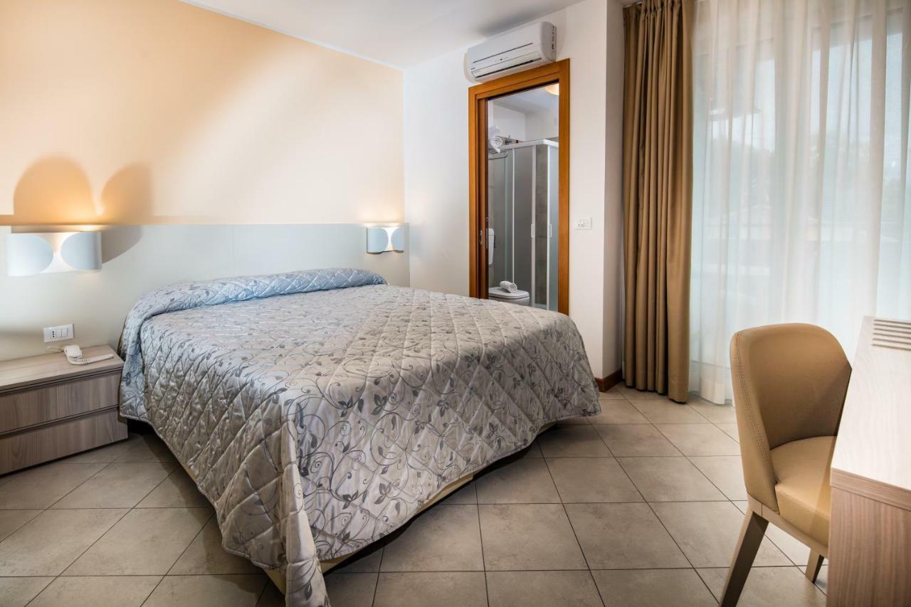 Hotel Meuble Zenith 리그나노 사비아도로 외부 사진